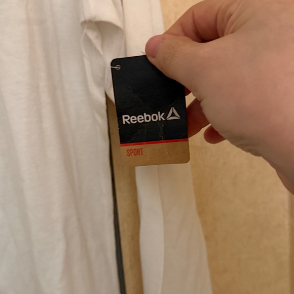 BNWT White Reebok long sleeve shirt - Picture 4 of 4